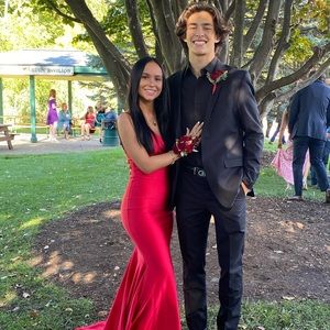 Meet your Posher, Laina